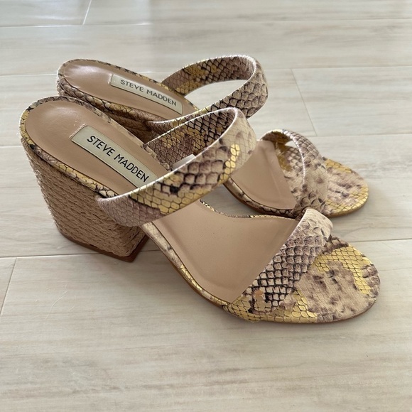 Steve Madden Marcella Gold Snake Prints Chunky Heel Sandal - Picture 1 of 11